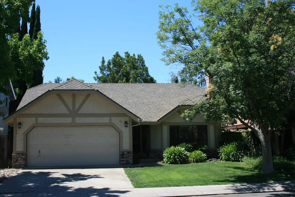 2648 Dardanelle Dr Front