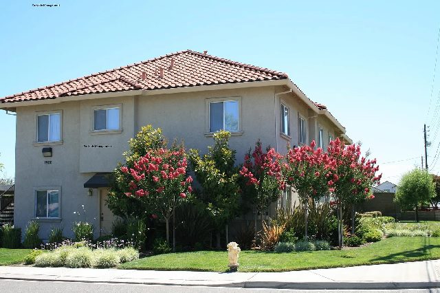 1900 Paramont Way #4 Front